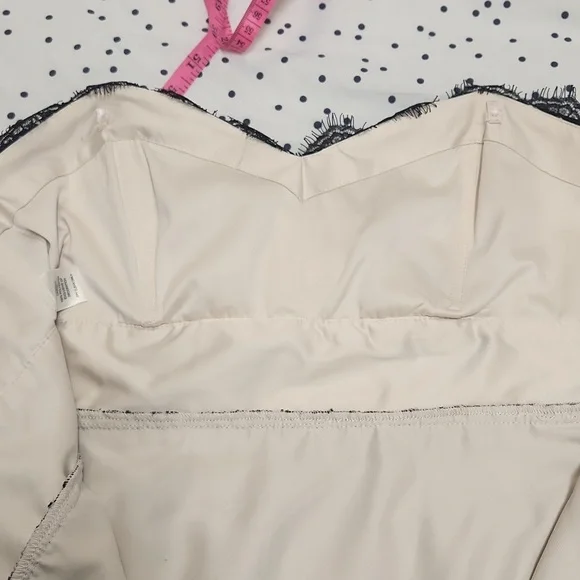 White House Black Market Strapless Dress, Size 4 - Picture 7 of 7